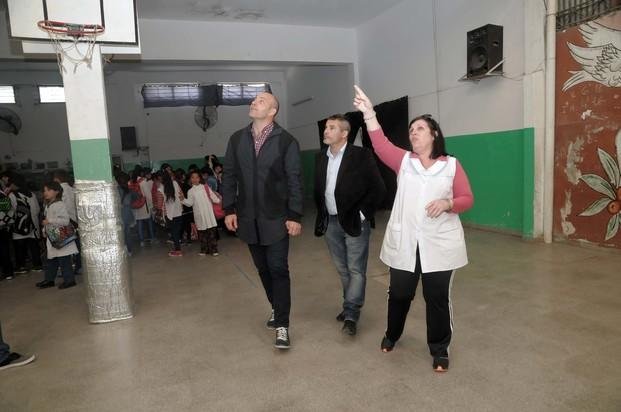 Molina visitó obras de la Escuela Pública Número 61 de Bernal