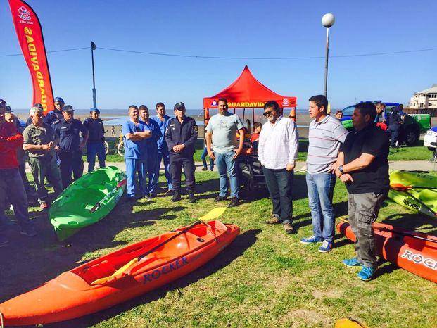 Presentaron cuerpo de guardavidas y equipamiento que estará al servicio de la ribera