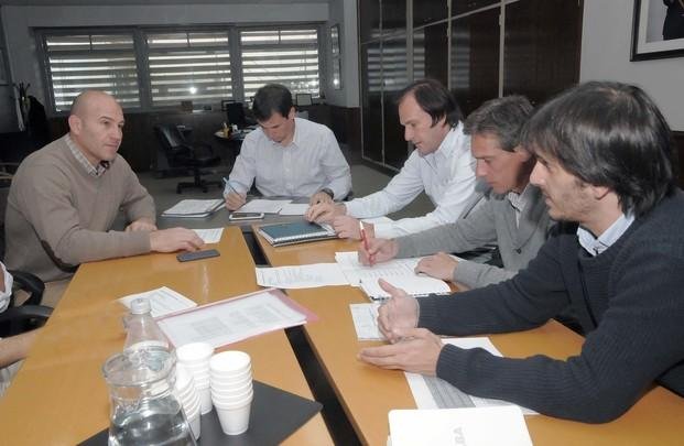 Regularizan contratos que dan continuidad a 1400 viviendas