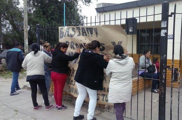 Suspenden clases en Escuela Nº 43