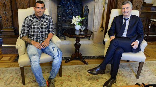 Carlitos Tevez visitó al presidente Macri en la Casa Rosada