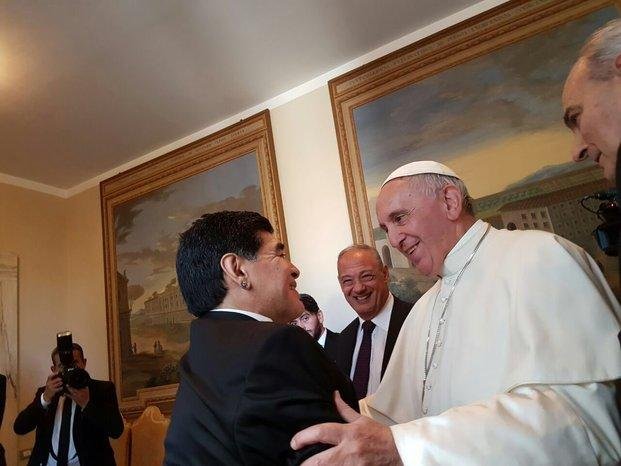 El Papa agradeció a Maradona y a otros futbolistas por participar en el Partido por la Paz