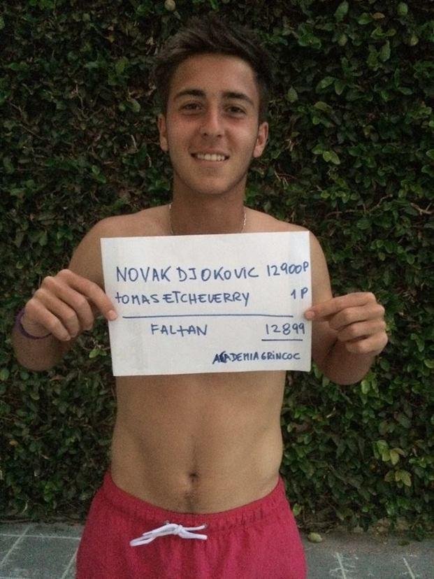 El platense Etcheverry se “recibió” de profesional