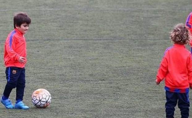 Hay otro Messi futbolista: Thiago empezó a jugar en la escuelita del Barcelona