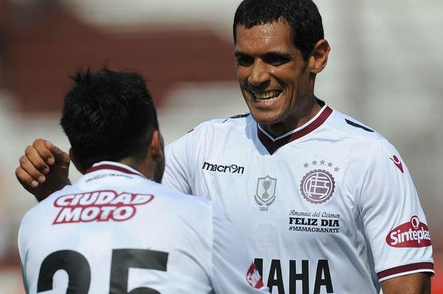 Lanús  goleó al Tomba