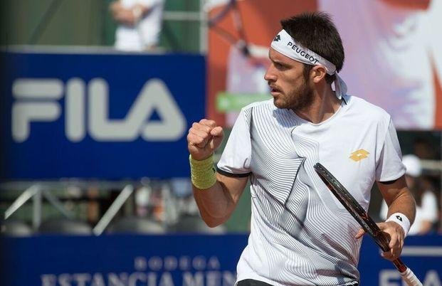 Mayer ganó el duelo argentino