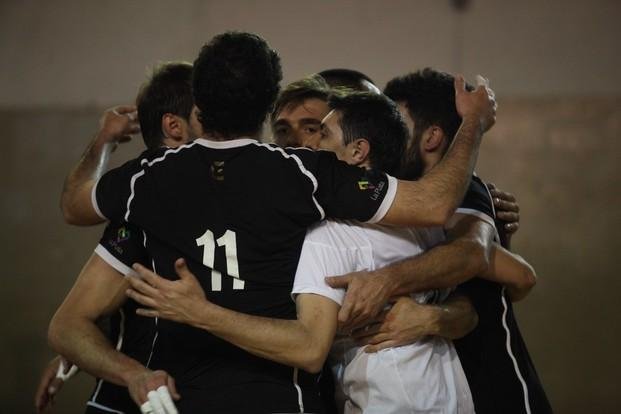 Se abrazó al ascenso