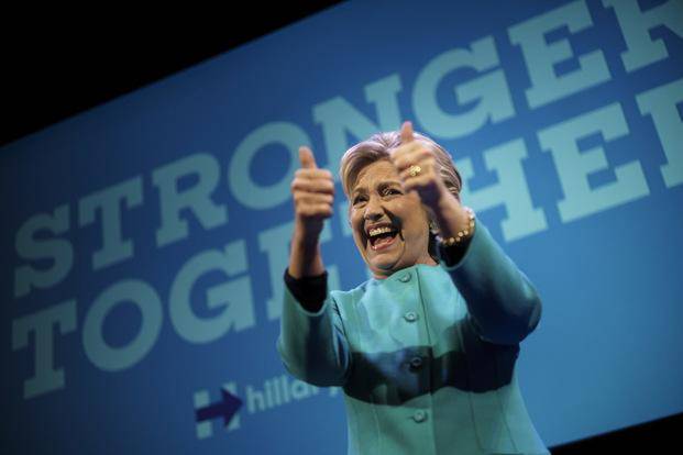 Hillary afianza su ventaja en las encuestas gracias a las mujeres