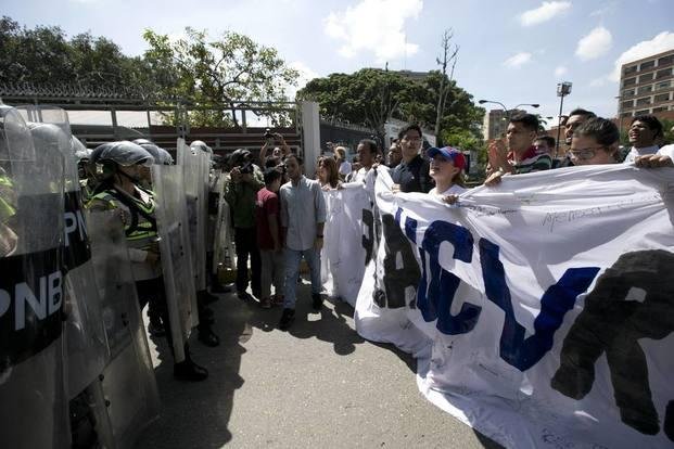 Más tensión en Venezuela por la suspensión del referéndum