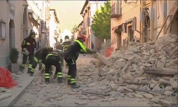 Terremoto de 6,5 puntos sacude el 
centro de Italia
