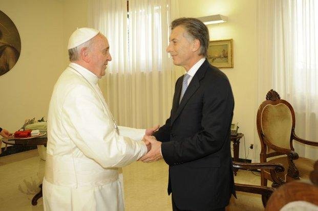 "Fuerza y para adelante", la frase del Papa al despedirse de Macri