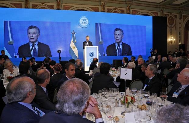 Macri llamó a los empresarios a “romperse el traste”