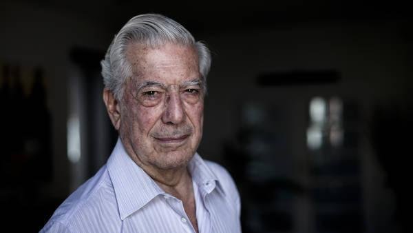 Vargas Llosa opinó que el Nobel de Literatura “debe ser para escritores y no para cantantes”