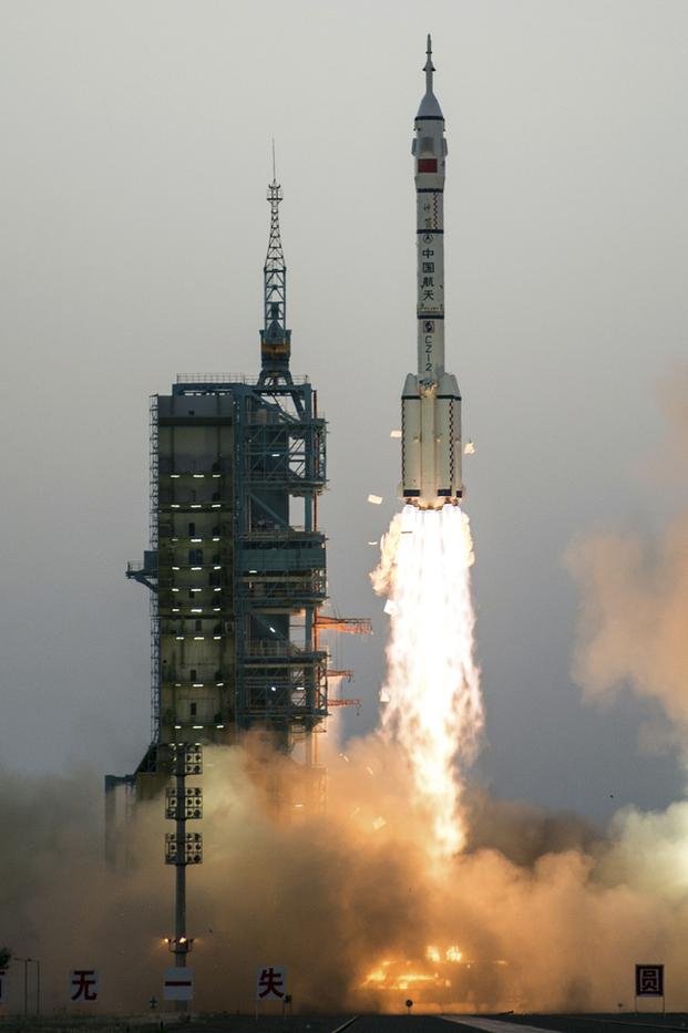 China lanzó al espacio su misión tripulada más prolongada