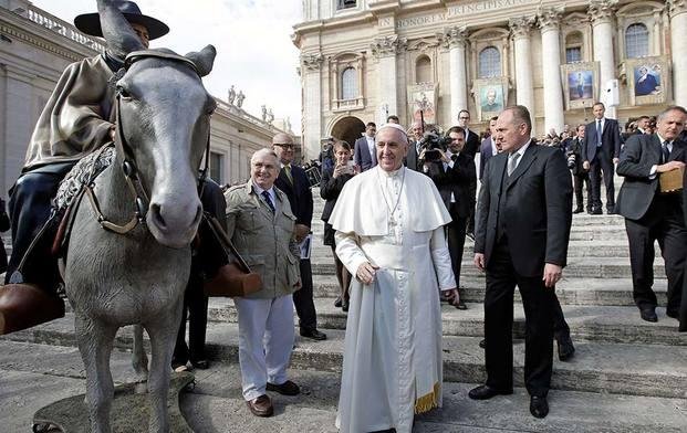 Francisco bendijo la estatua de Brochero que quedará en el Vaticano