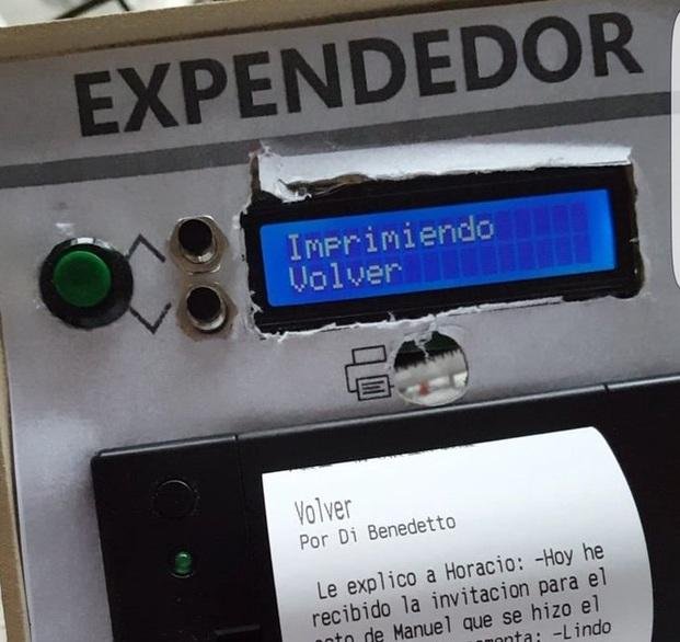 Un escritor argentino inventó “la máquina expendedora de literatura”