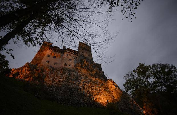 Ya se puede dormir en el castillo de Drácula