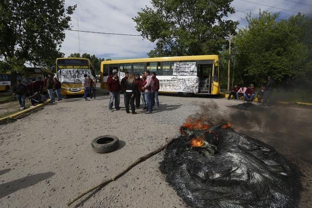 Los choferes de la Línea Este y de la 520 ratificaron el paro