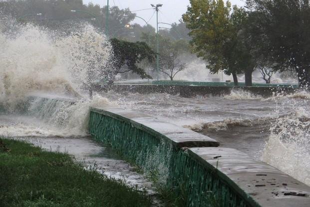 Por fuertes vientos, el Río de La Plata alcanzaría los 3,10 metros