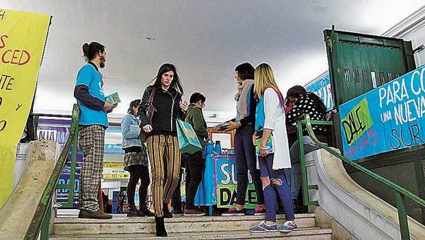 Tres fuerzas disputan el voto estudiantil en comicios signados por la política nacional