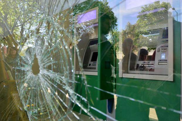 Un día complicado  en los cajeros: del vandalismo a la falta de efectivo