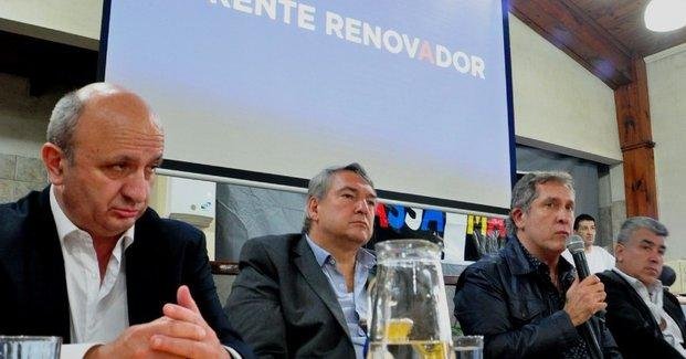 Balearon la casa de un senador massista