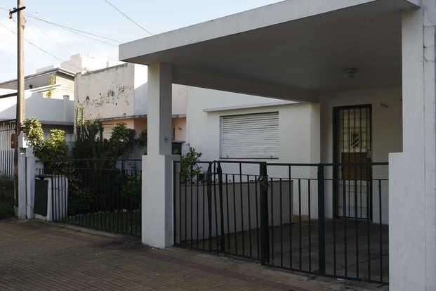 Regresan a su casa de La Loma y hallan una habitación revuelta