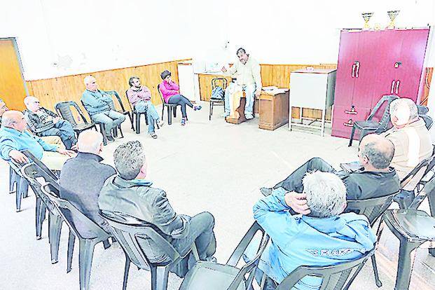 Reunión de vecinos preocupados por la zona roja y la venta de drogas