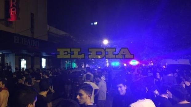 VIDEO: El Teatro fue evacuado de urgencia por un ataque con gas pimienta