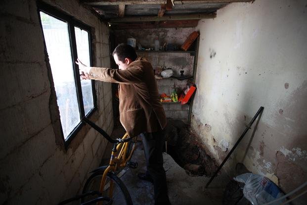 En una vivienda de Barrio Norte también se hunde el piso