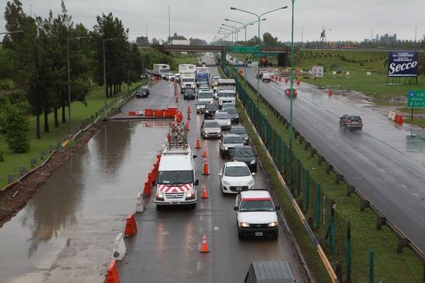 Enredo vial en la subida a la Autopista