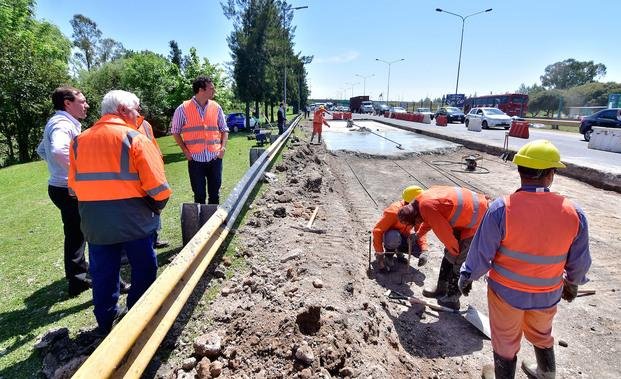 Garro recorrió obras en la bajada de la Autopista