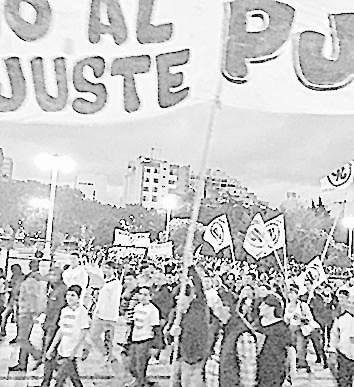 El PJ La Plata marchó a la Plaza Moreno