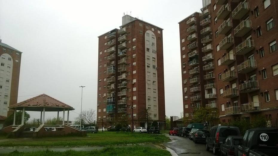 Investigan una red de policías “okupas”