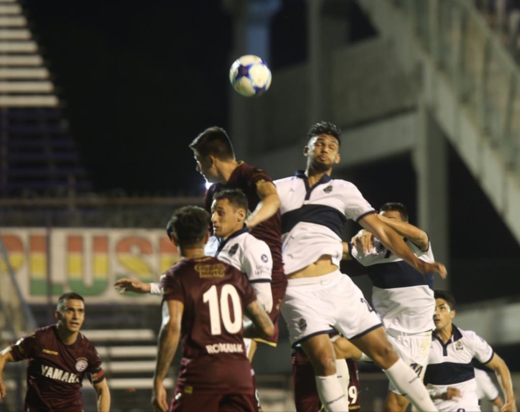 ¿Le reservan un pasaje a Maxi?