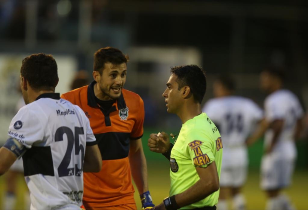 “El segundo penal ante Lanús es inexplicable”
