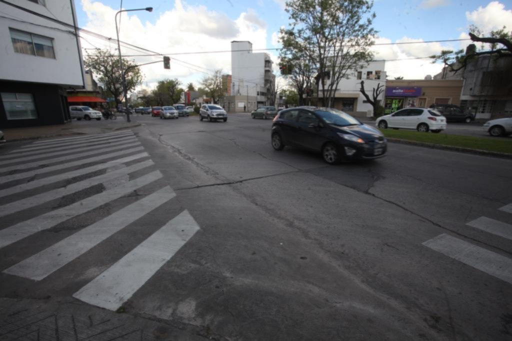 Salió de un banco de La Loma y dos motochorros le quitaron 200 mil pesos