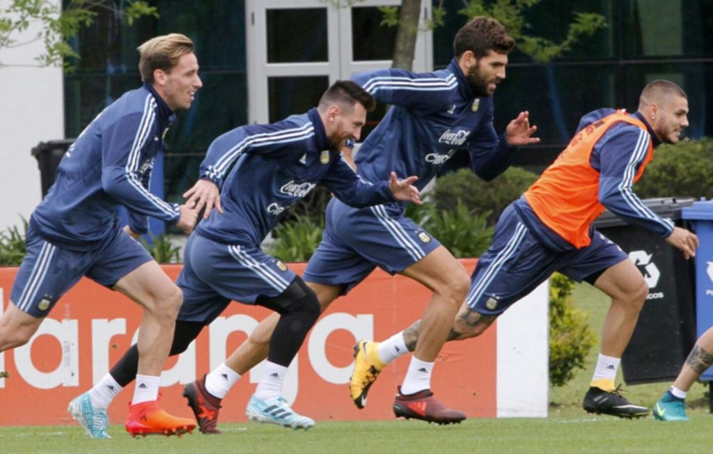 Sampaoli no paró de probar y el equipo no está definido