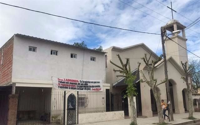 Cura de La Matanza invitó a comer a los ladrones para que dejen de robarles