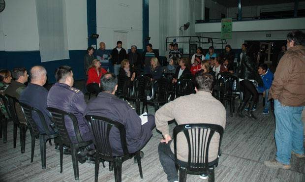 En los barrios se reúnen para pedir más policías y prevención