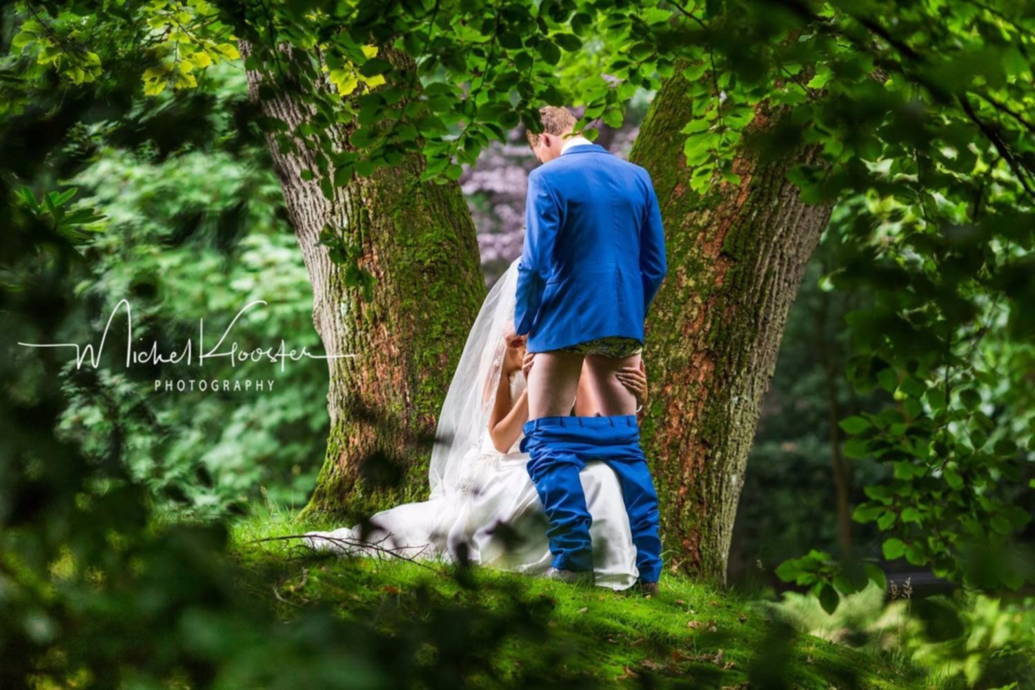 Una foto de bodas que se hizo viral en las redes, tildada de "escandalosa y obscena"