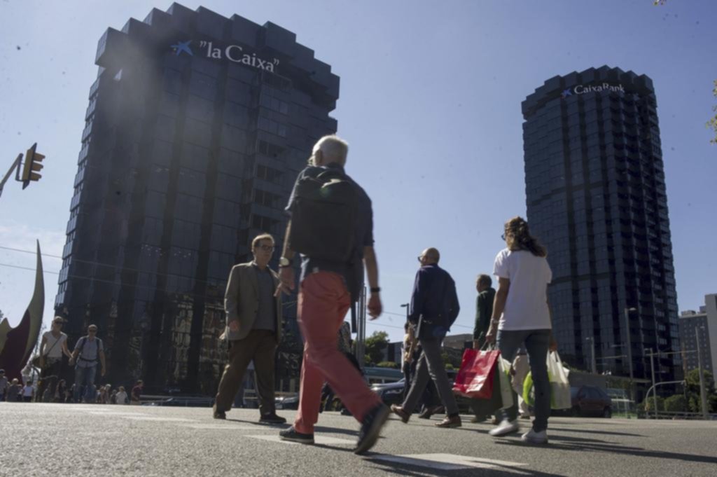 Bancos y empresas se mudan de Cataluña por miedo a la secesión