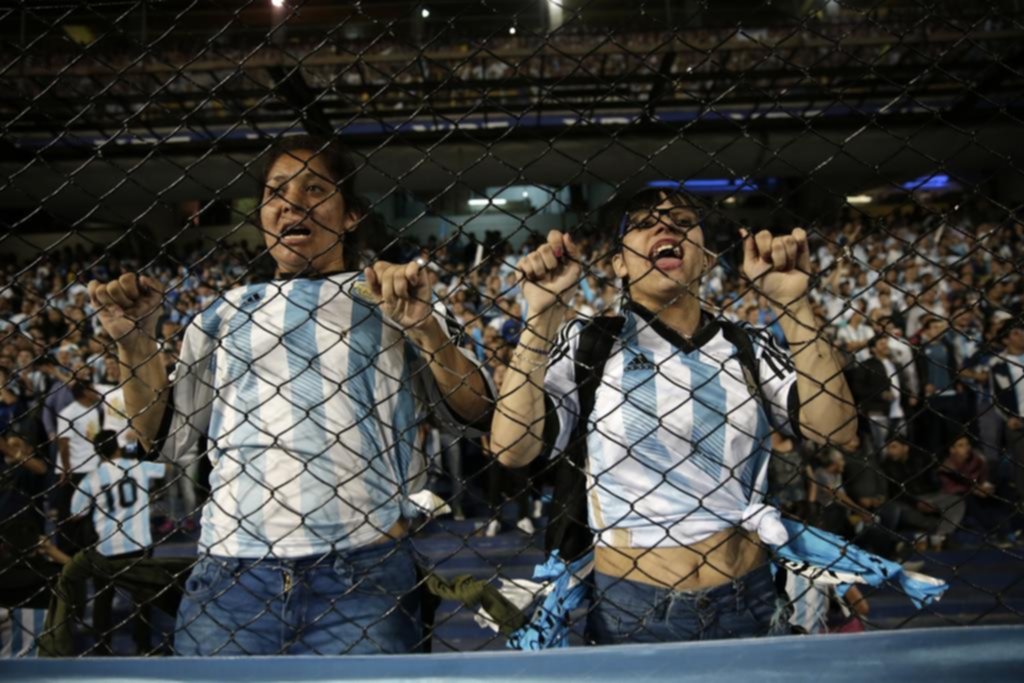 Largas colas para ingresar