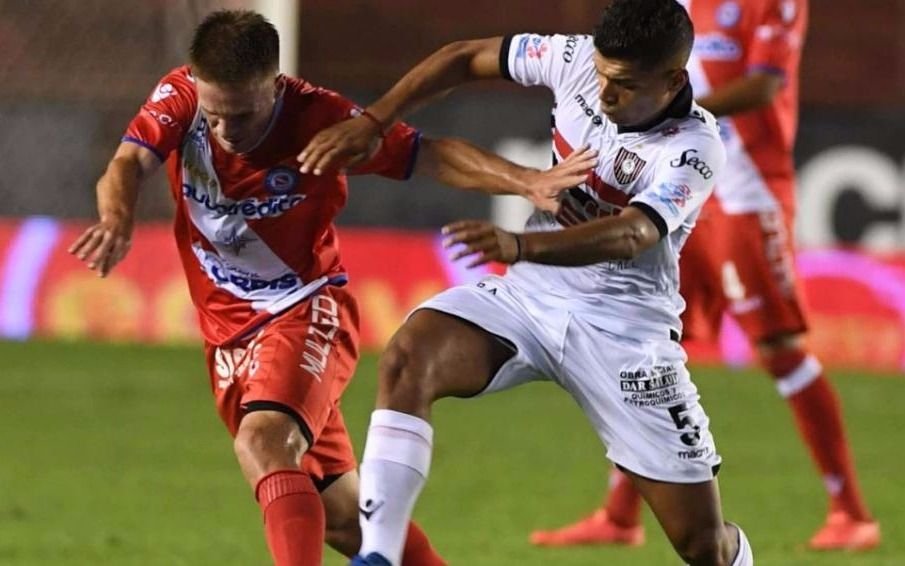 Argentinos Juniors y Chacarita jugarán mañana el pendiente de la primera fecha de la Superliga