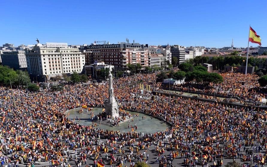 Miles de personas se manifiestan en Madrid a favor de la unidad de España