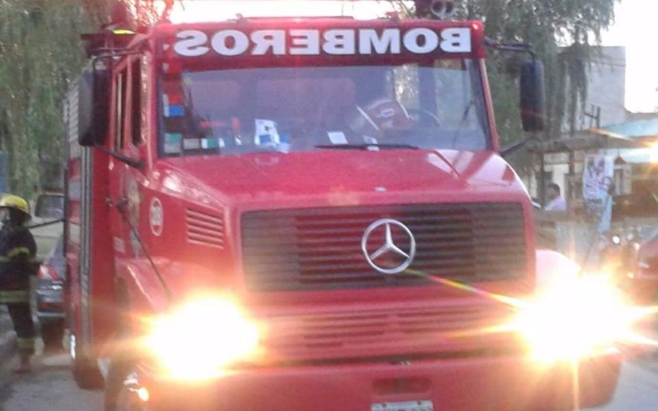 Tensión por un incendio en panadería de Berisso