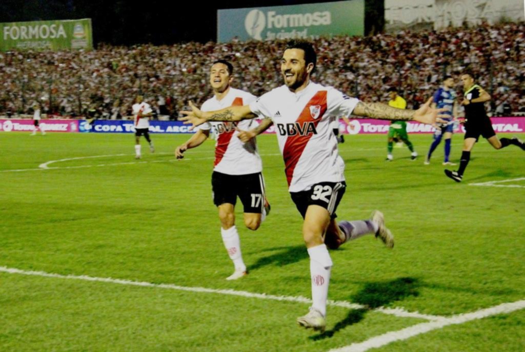 River goleó y se metió en los cuartos de final