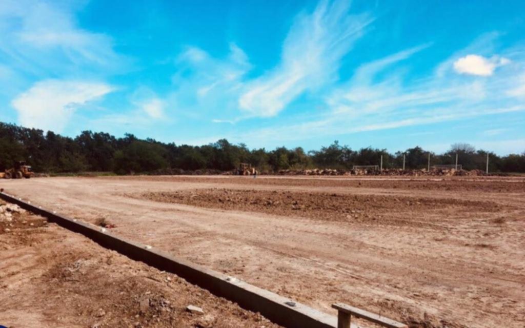 La construcción de la cancha no se detiene