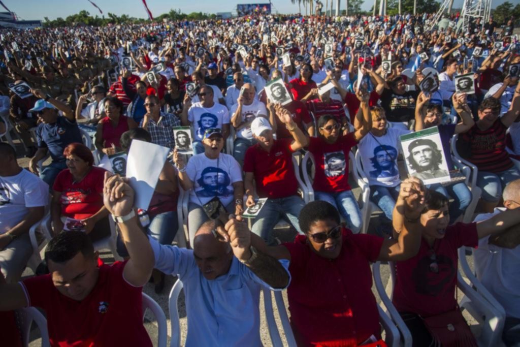Cuba rindió homenaje al Che Guevara a 50 años de su muerte y alertó contra EE UU