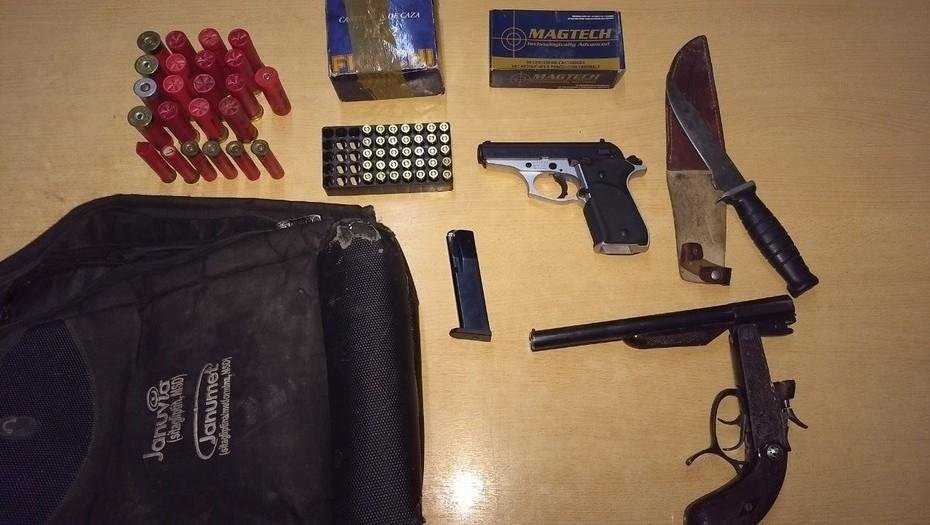 Un nene de 14 años llevó a la escuela un arsenal